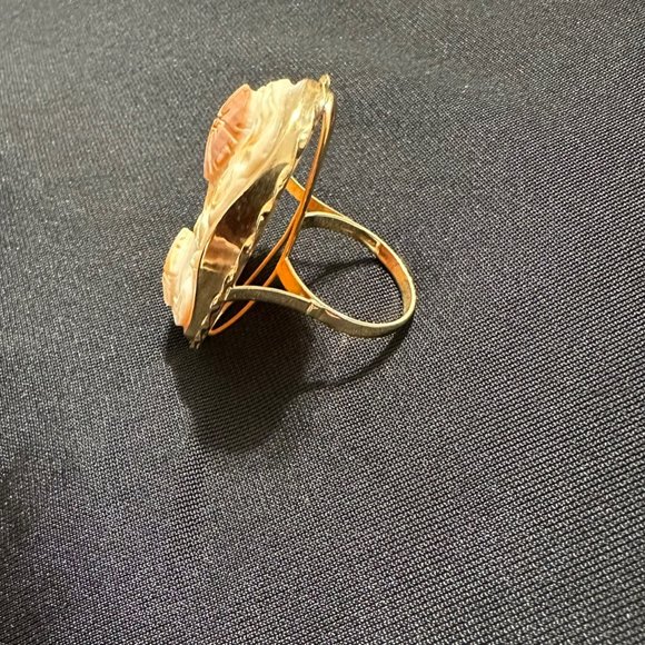 Italy 561 NA 14 Kt. Cameo Ring (approx. size 9) - Picture 2 of 4